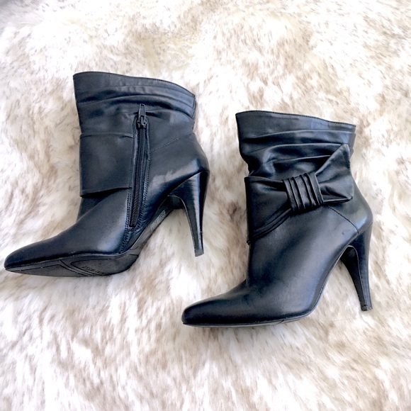 Nine West black bow booties - size 5 - Picture 2 of 4